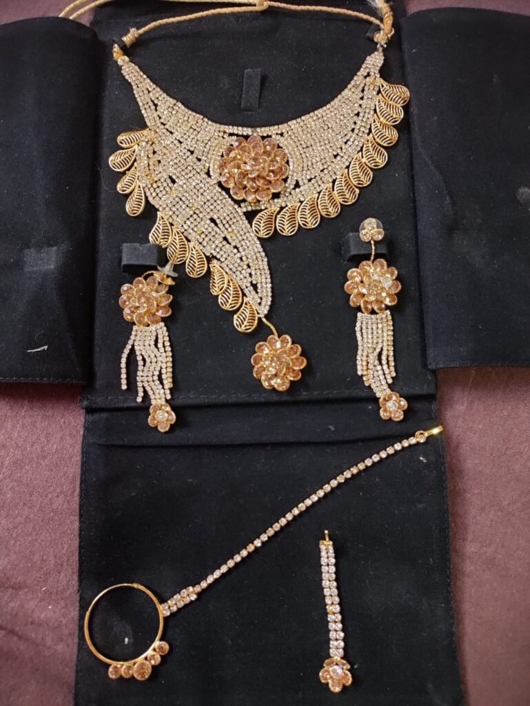 Gold diamond set